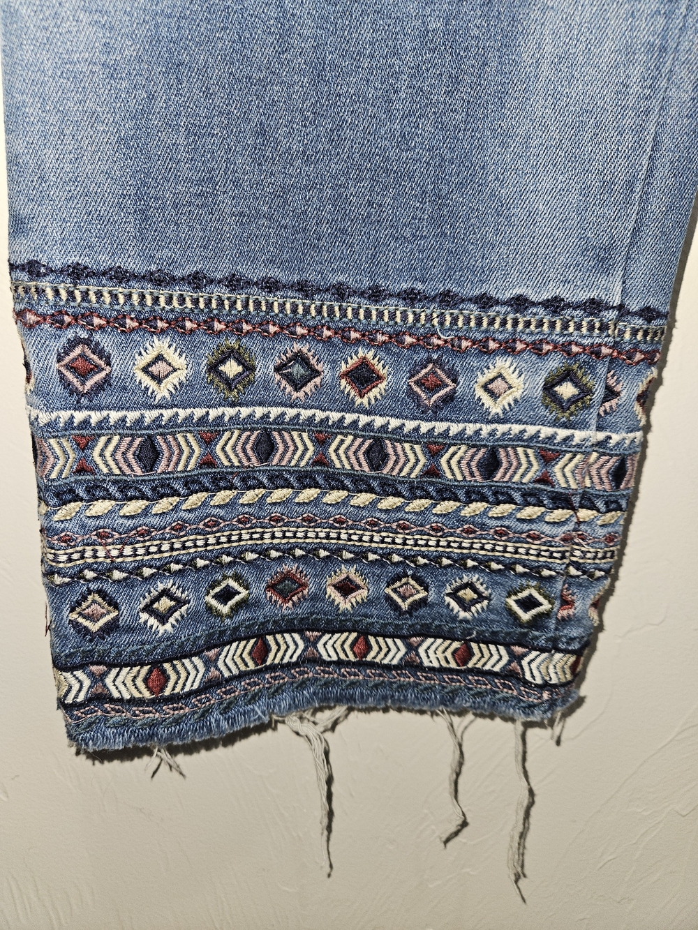 DRIFTWOOD Denim Embroidered Jeans Colette Ankle Cuff Women's Size 31 - Picture 5 of 14